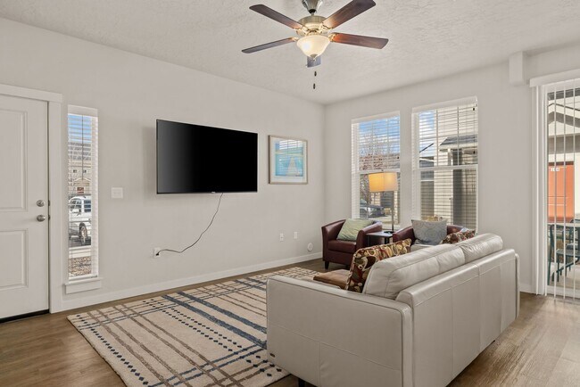 Building Photo - Beautiful Home in Garden City!