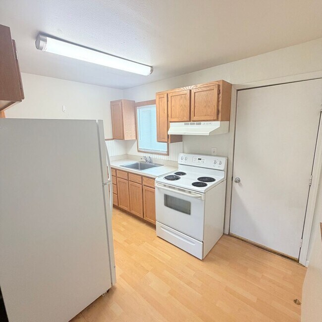 Building Photo - 1106 S Beeman St