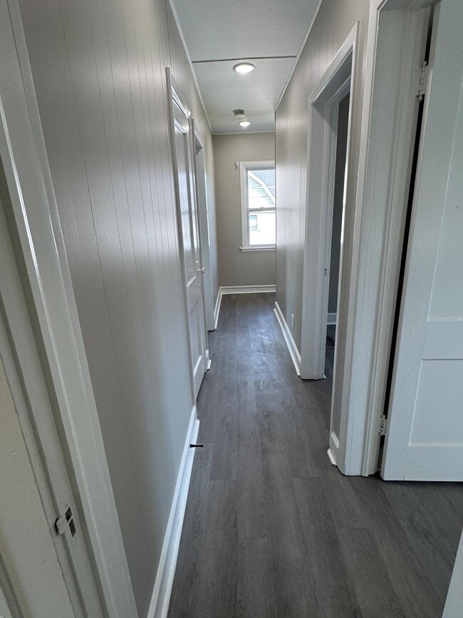 Building Photo - 445 W 25th St