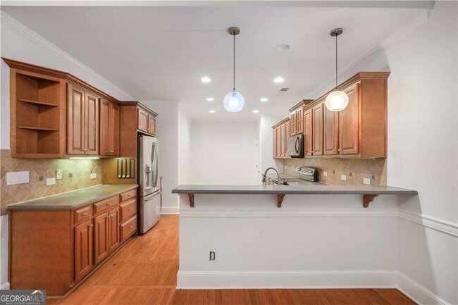 Building Photo - 3405 Regent Pl SW