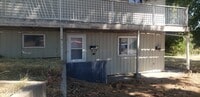 Building Photo - 2 bedroom 1 bath lower unit-Cheney Available for a September 10th Move In!!
