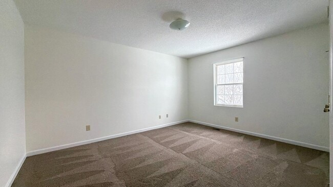 Building Photo - 23 Lexington Ct