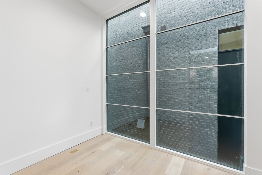 Large windows and neutral finishes create a bright, airy living environment - 3718 West End Ave