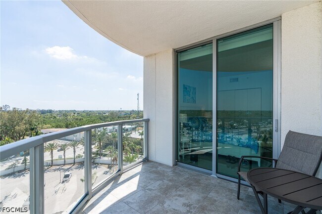 Building Photo - 3000 Oasis Grand Blvd