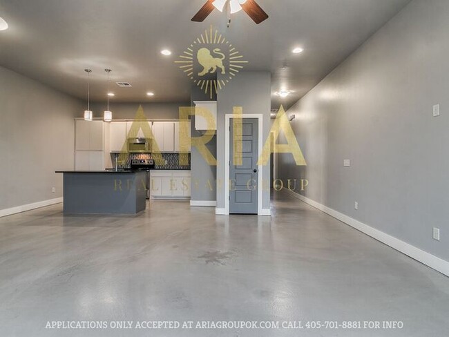 Building Photo - West Norman Urban Contemporary 3 Bed/2.5 B...