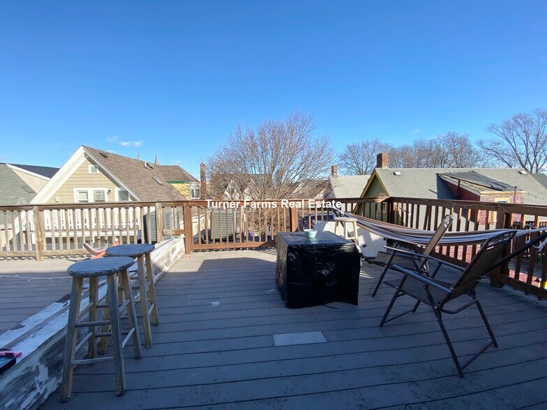 Building Photo - 43 Hillside St