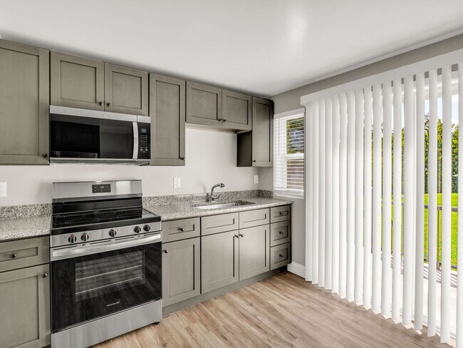 Building Photo - Oak Ridge 37830 - 3 bedroom 2 bath duplex ...