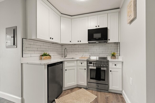 Building Photo - 129 Maple Ave