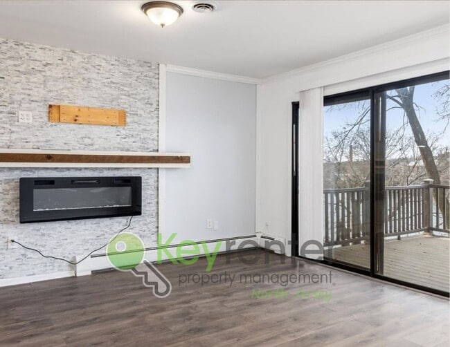 Building Photo - Modern 3-Level Townhome with River Views in Wallington