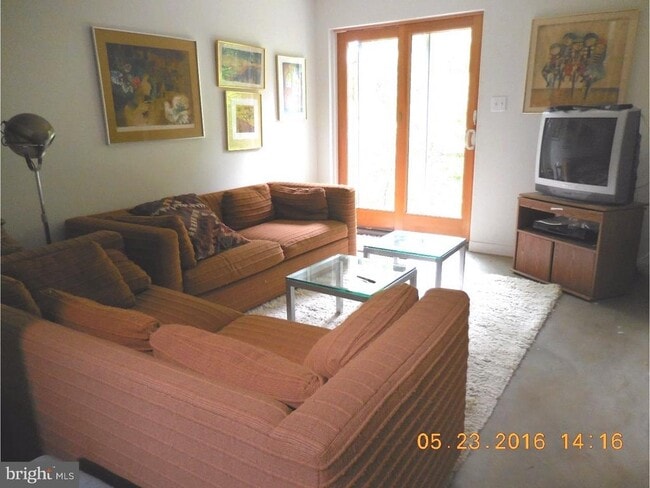 Building Photo - 8 Azalea Ln