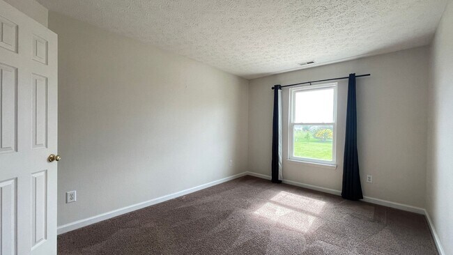 Building Photo - West Lafayette - Large 3 Bedroom 2 Bath Duplex