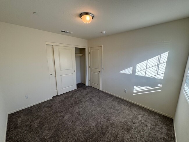 Building Photo - Beautiful Visalia Home Available Now!
