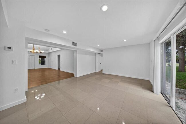Building Photo - 206 NW 5th Ave