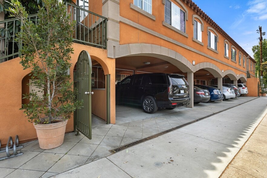 Building Photo - 1102 W 29th St