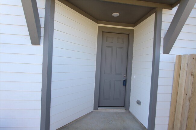 Building Photo - 27802 Western Crk Ct
