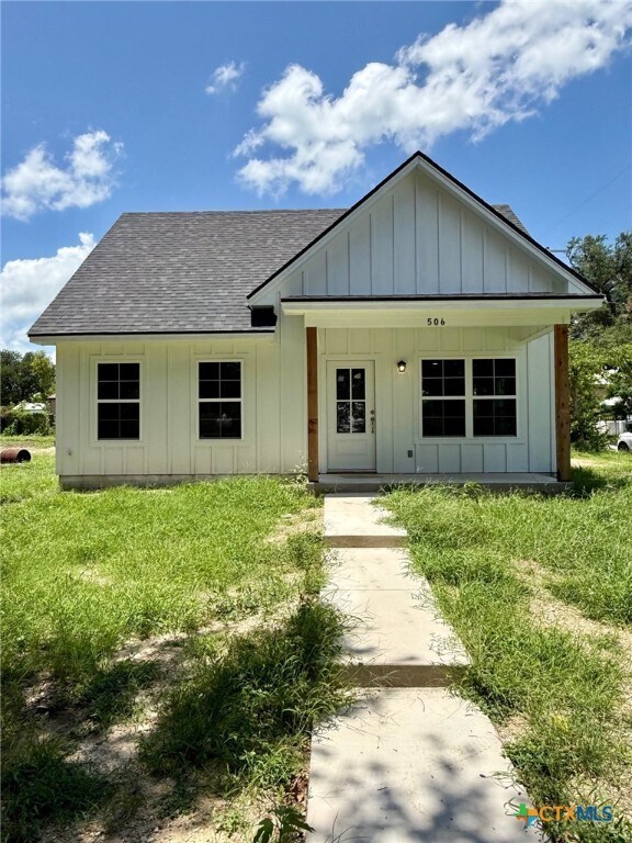 Primary Photo - 506 N Crockett Ave