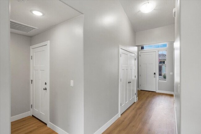 Building Photo - 2261 S Tonaquint Dr