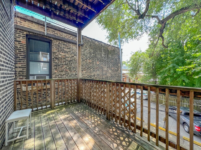 Building Photo - 951 W Armitage Ave