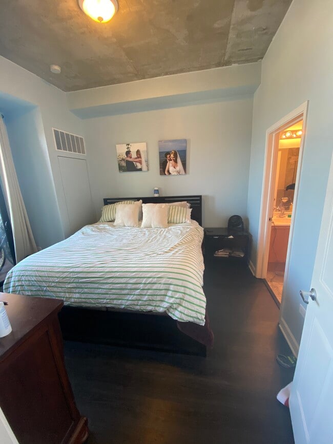 Building Photo - 1464 S MICHIGAN Ave