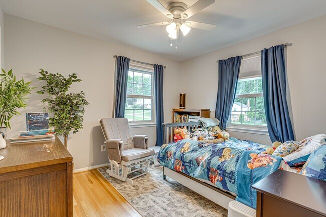 Building Photo - Spacious 4-bedroom home in West Springfield!