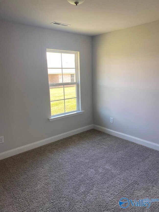 Building Photo - 121 Sorrelweed Dr