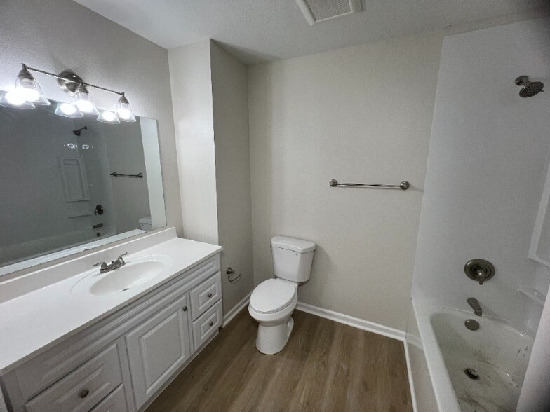 Building Photo - 3029 Woodland Ave