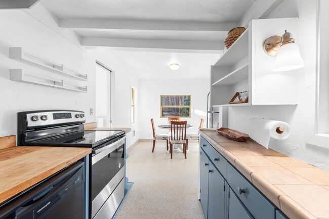 Building Photo - 543 Fernwood Pacific Dr