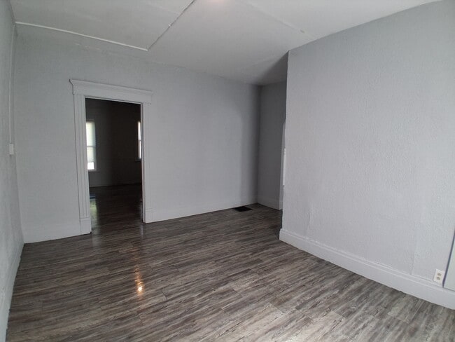 Building Photo - 624 Chandler St