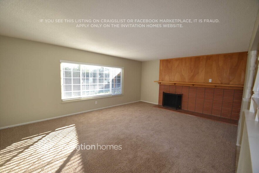 Building Photo - 957 N Primrose Ave