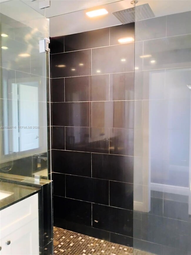 Building Photo - 9654 Sun Pointe Dr