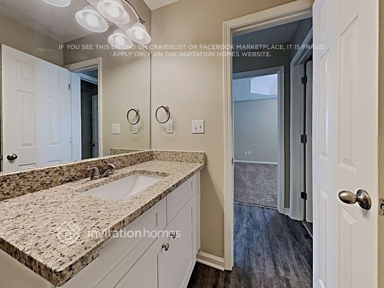 Building Photo - 321 St Charles Ave