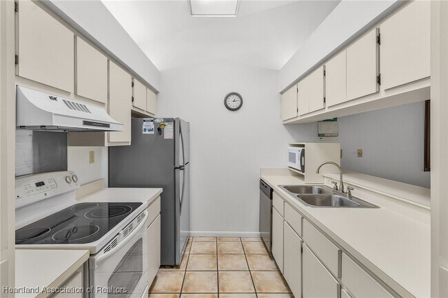 Building Photo - 7596 Captains Harbor Dr
