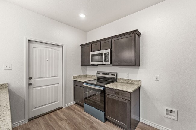 Building Photo - 1 MONTH FREE RENT!!!