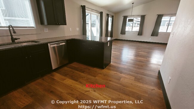 Building Photo - 852 S Camas Ln