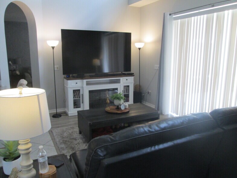 Building Photo - 2675 Dover Glen Cir