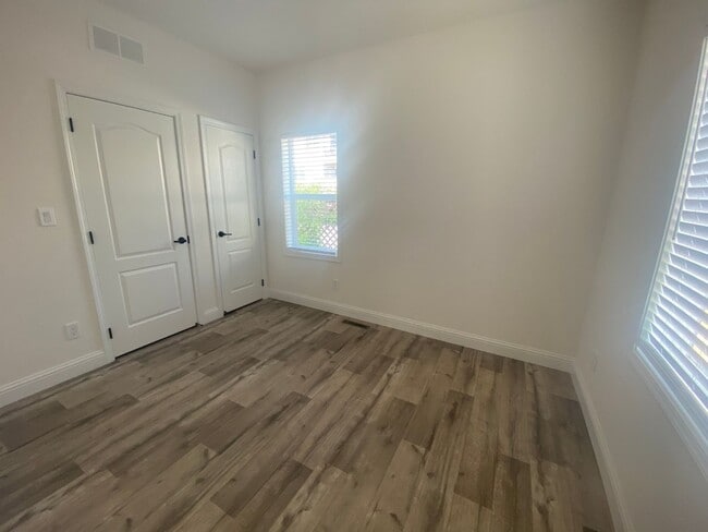 Building Photo - Downtown Ventura- One Bedroom Cottage