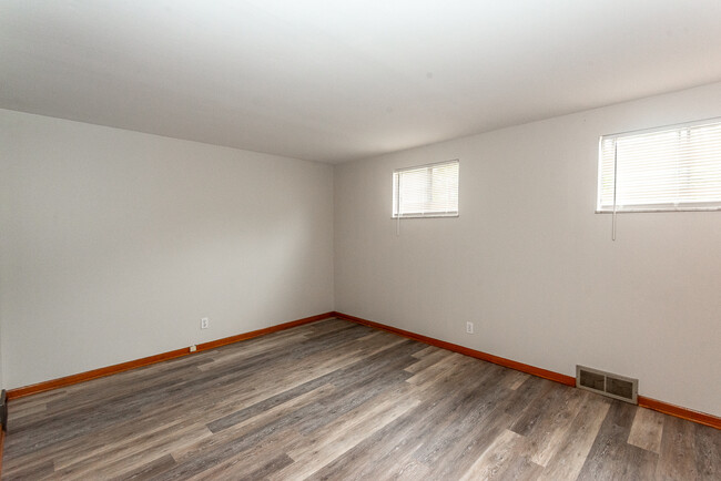 Building Photo - 2533 Sylvania Dr