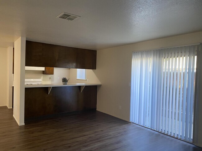 Building Photo - 3503 Shawnee Dr