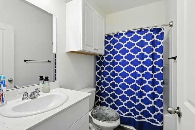 Building Photo - 5830 Capri Frst Dr