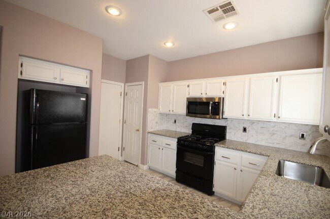 Building Photo - 947 Whispering Grove Ave
