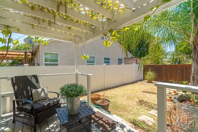 Building Photo - 3636 Gardenia Ave
