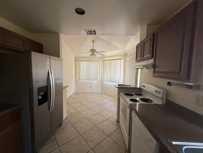 Building Photo - 52765 Avenida Diaz