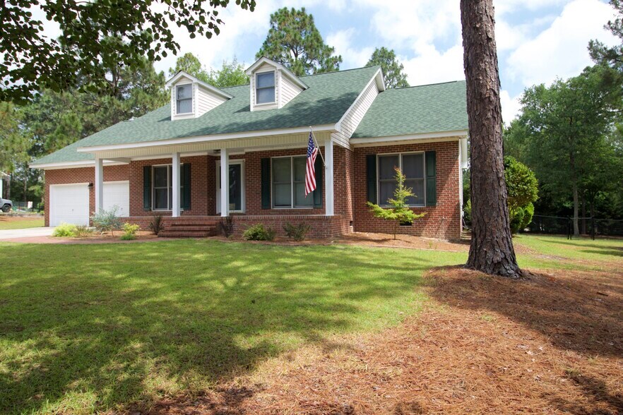 Front View - 121 Rothbury Dr