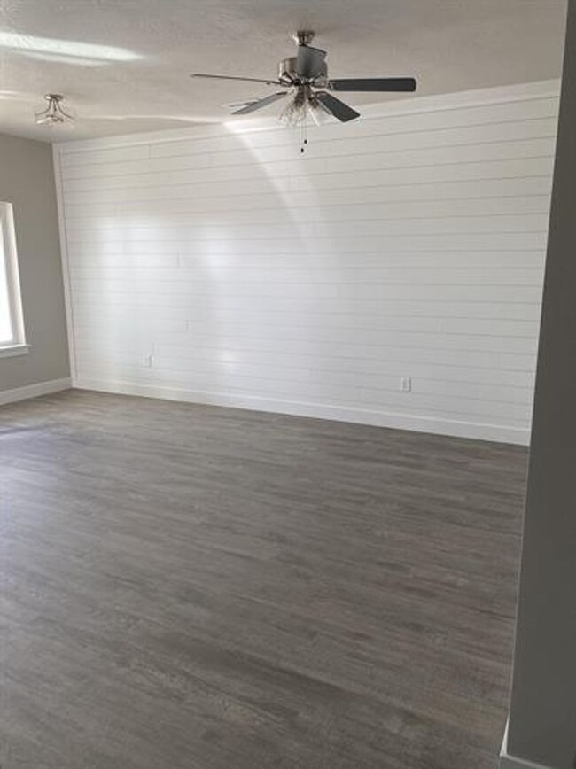 Building Photo - 3051 N 225 E