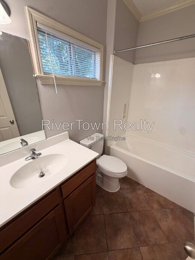 Building Photo - 641 Gookin Pl