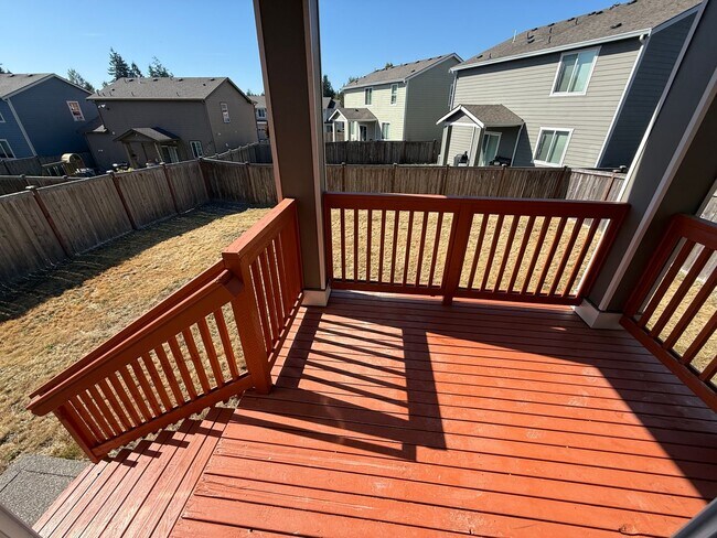 Building Photo - Spacious Modern Puyallup Home