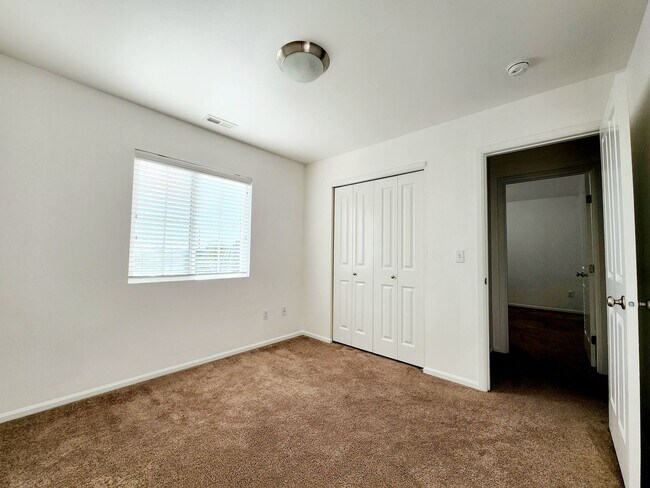 Building Photo - Prime Amber Skyline Home for Lease: Comfort and Convenience Await