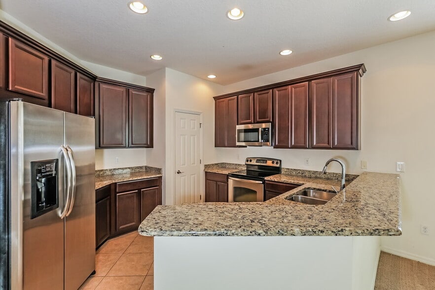 Building Photo - 8309 Deerland Bluff Ln