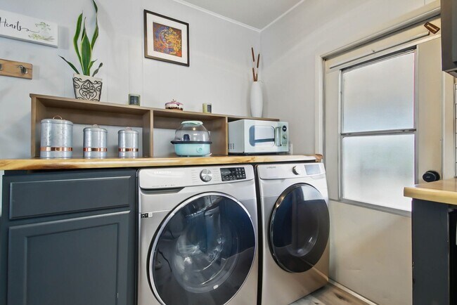 Building Photo - Highly Desirable Double Wide 55+ Home in Rancho Escondido!