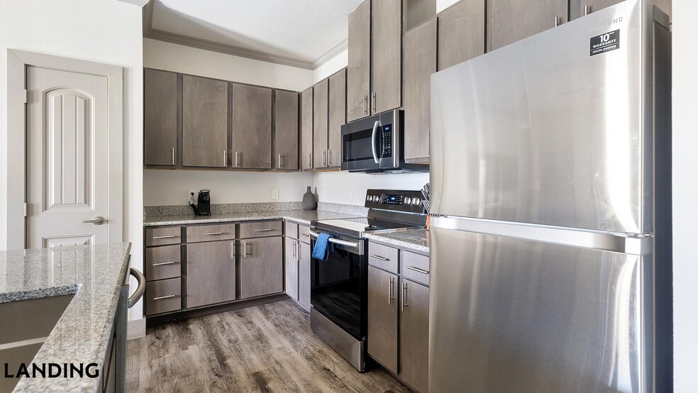 Building Photo - 12500 Shadowglen Trce